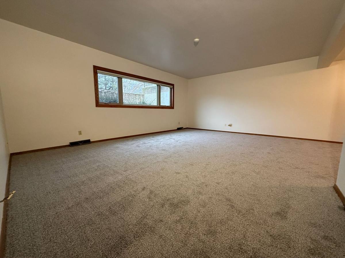 Apartment for rent at 100 W 17th St, Sioux Falls, SD 57104