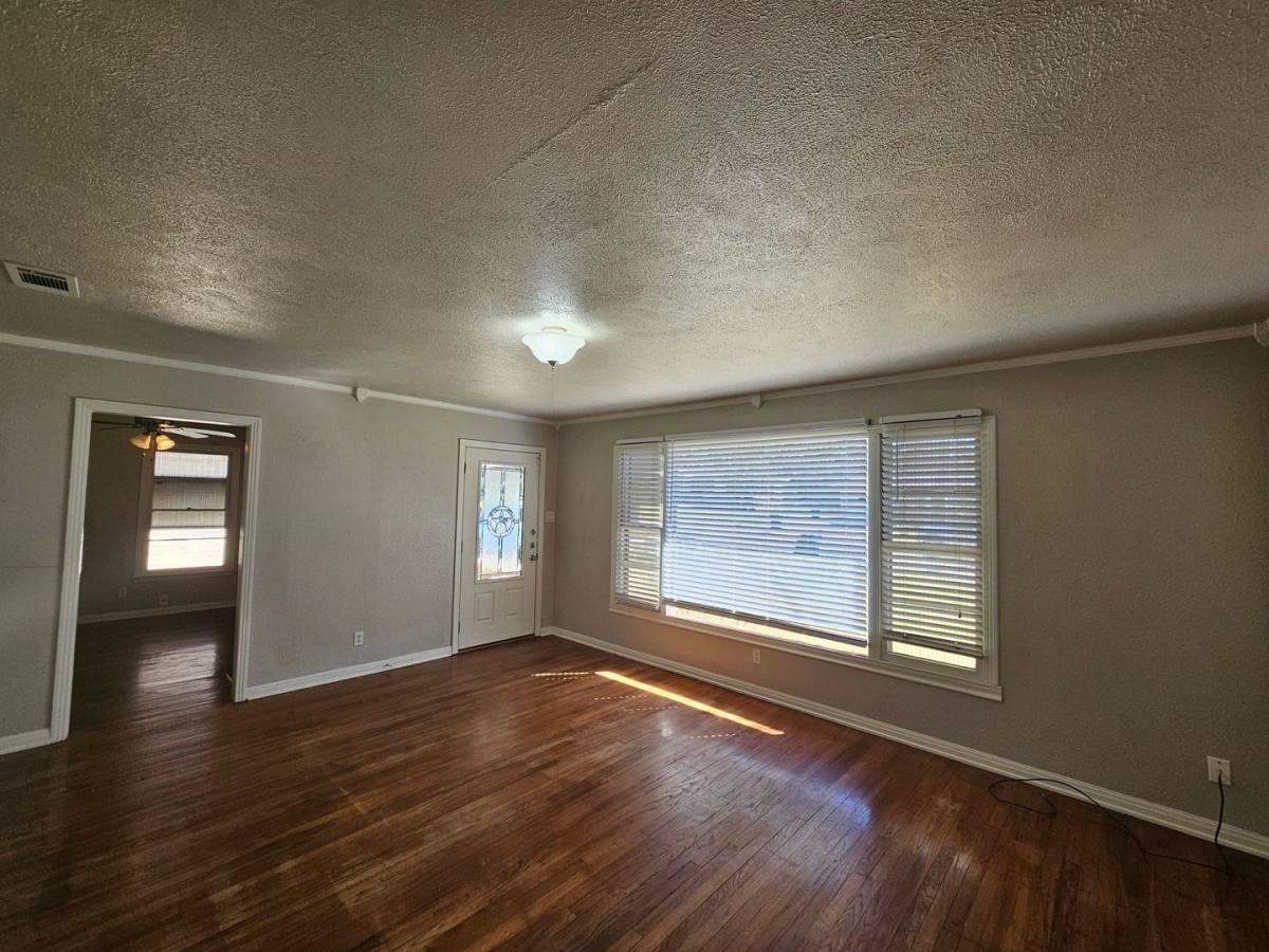 House for rent at 1506 Live Oak Dr, Temple, TX 76504