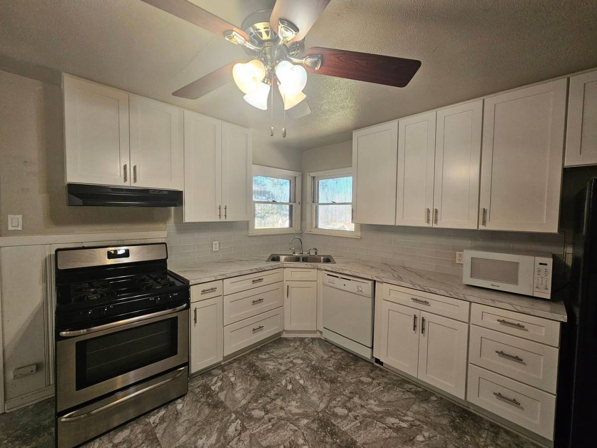 House for rent at 1506 Live Oak Dr, Temple, TX 76504