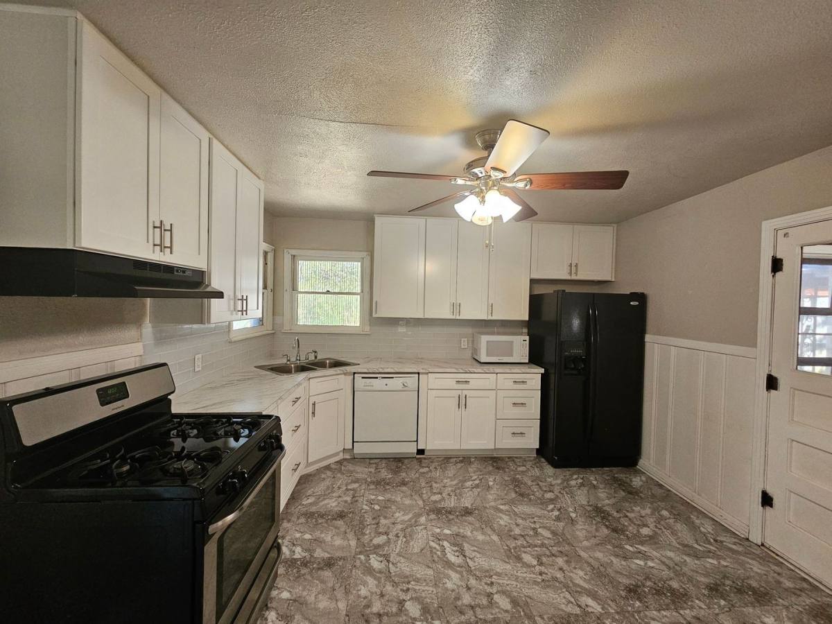 House for rent at 1506 Live Oak Dr, Temple, TX 76504