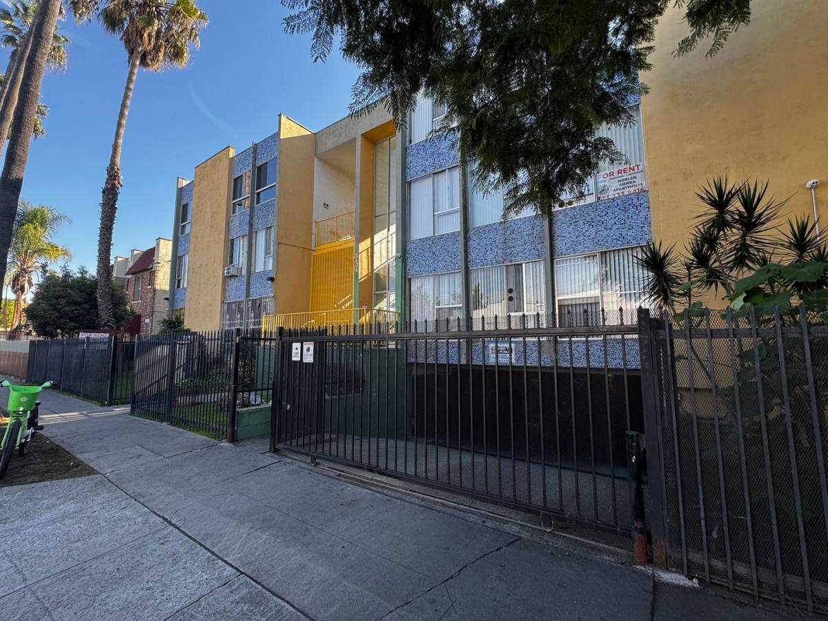 Apartment for rent at 5434 Sierra Vista Ave #35, Los Angeles, CA 90038