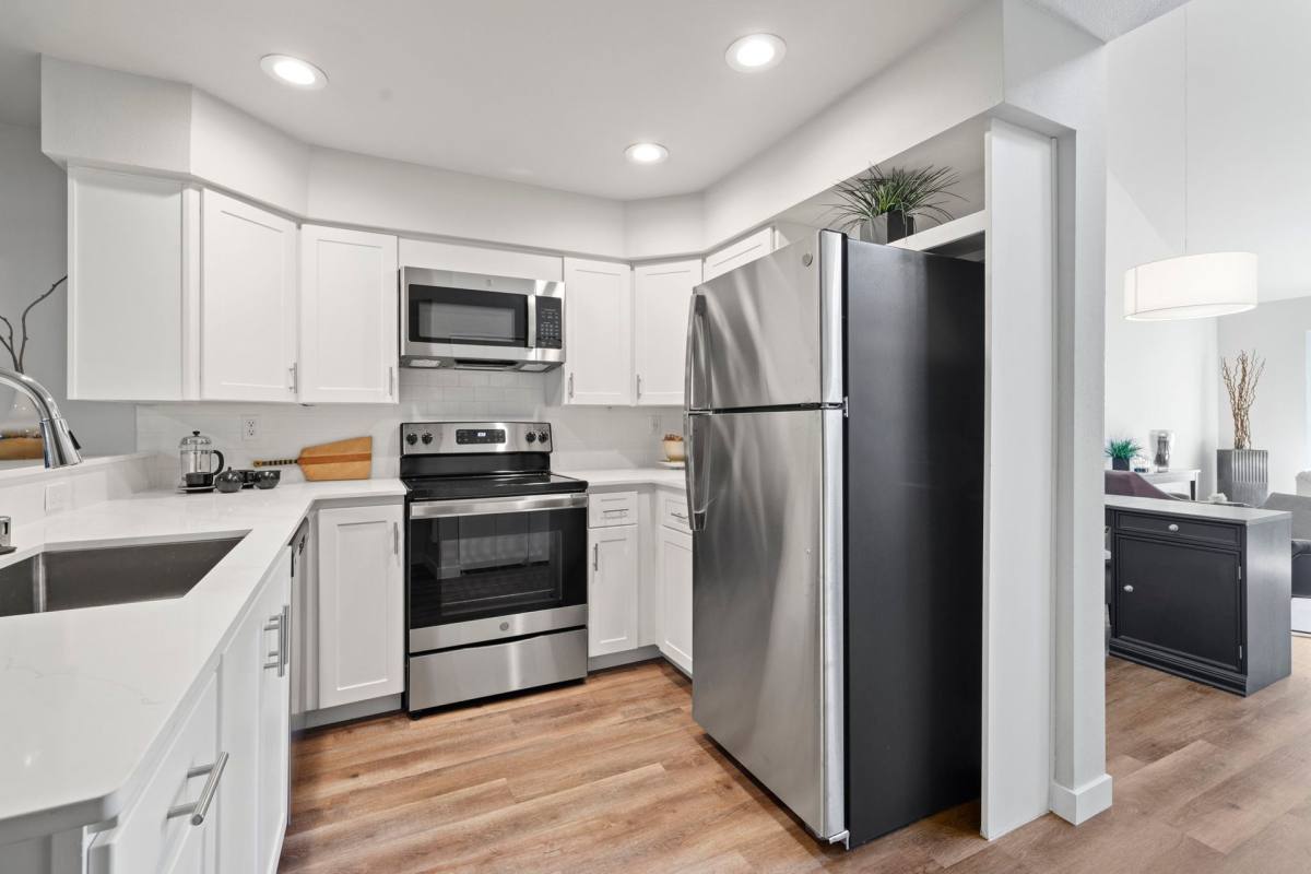 Townhouse for rent at 1101 N Mountain View Ave, Tacoma, WA 98406