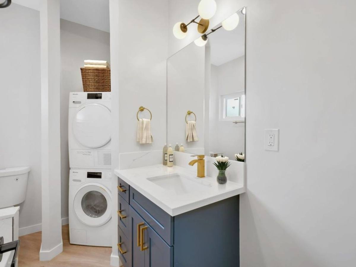 Townhouse for rent at 6175 Canterbury Dr, Culver City, CA 90230