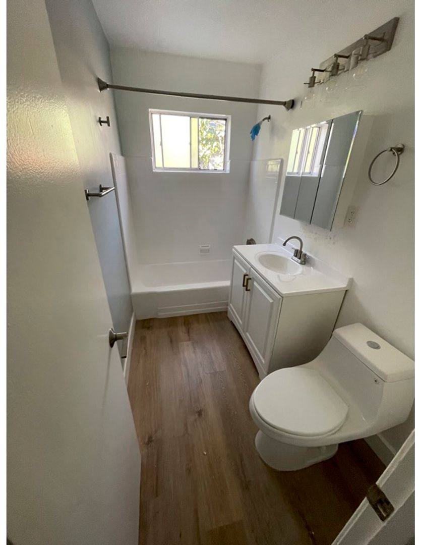 Apartment for rent at 2604-2606 S Aviation Blvd, Redondo Beach, CA 90278