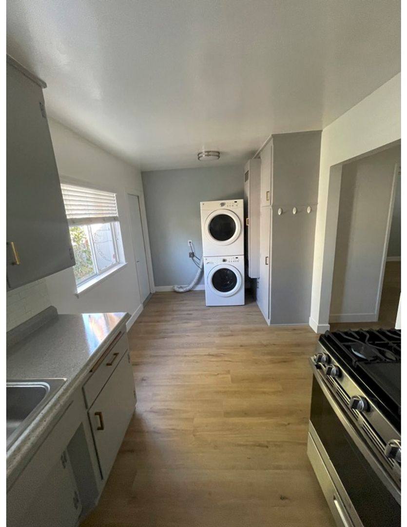 Apartment for rent at 2604-2606 S Aviation Blvd, Redondo Beach, CA 90278