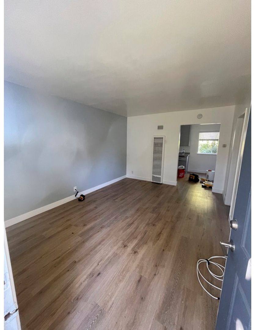 Apartment for rent at 2604-2606 S Aviation Blvd, Redondo Beach, CA 90278