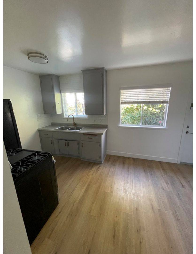Apartment for rent at 2604-2606 S Aviation Blvd, Redondo Beach, CA 90278