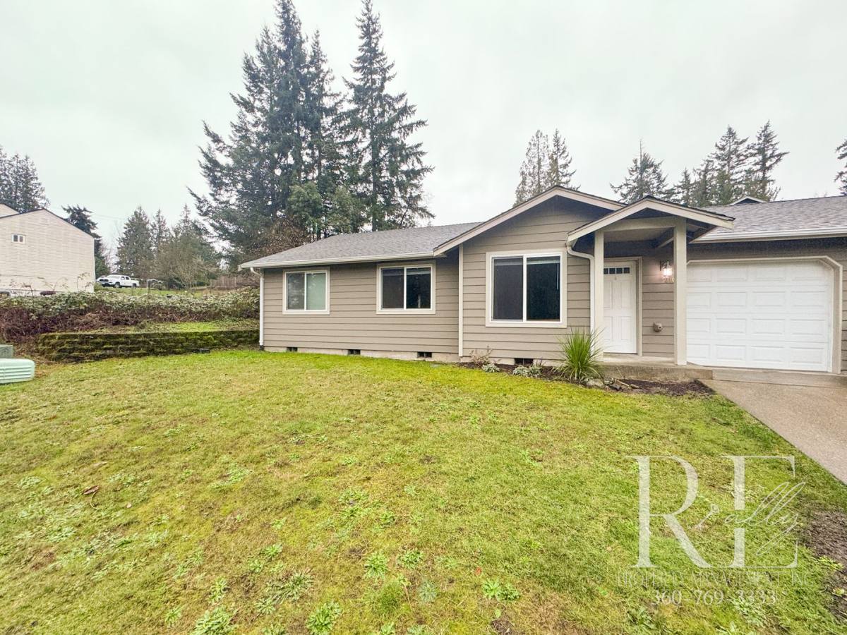 Townhouse for rent at 210 Poplar St, Port Orchard, WA 98366