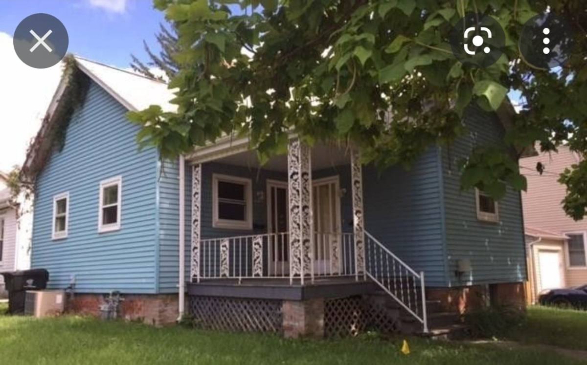 Apartment for rent at 407 N Clinton St, Bloomington, IL 61701