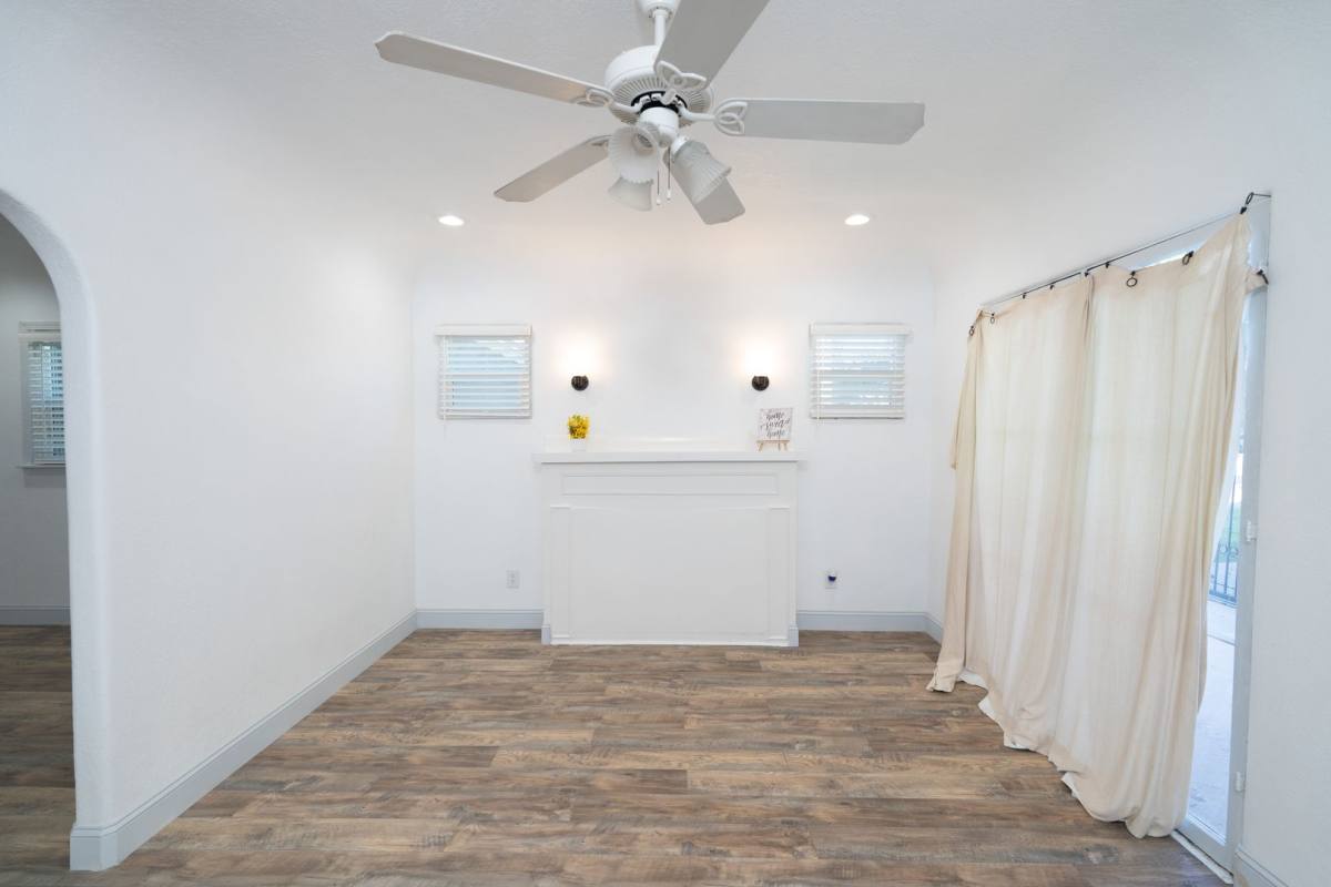 Apartment for rent at 822 E Windsor Rd, Glendale, CA 91205