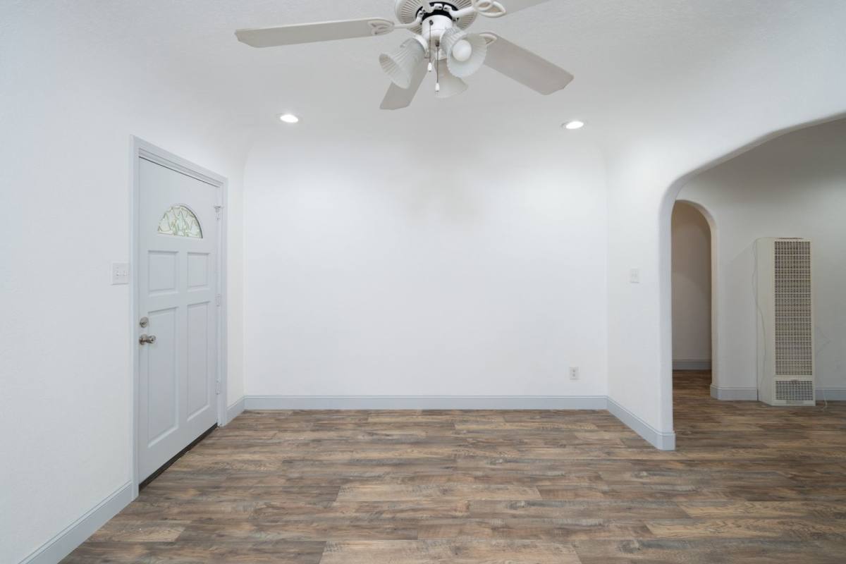 Apartment for rent at 822 E Windsor Rd, Glendale, CA 91205
