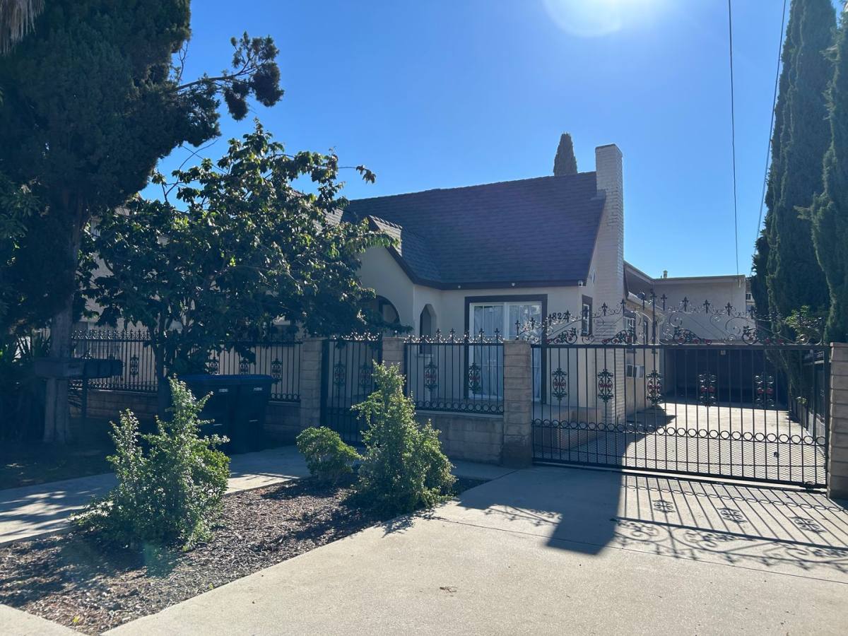 Apartment for rent at 822 E Windsor Rd, Glendale, CA 91205