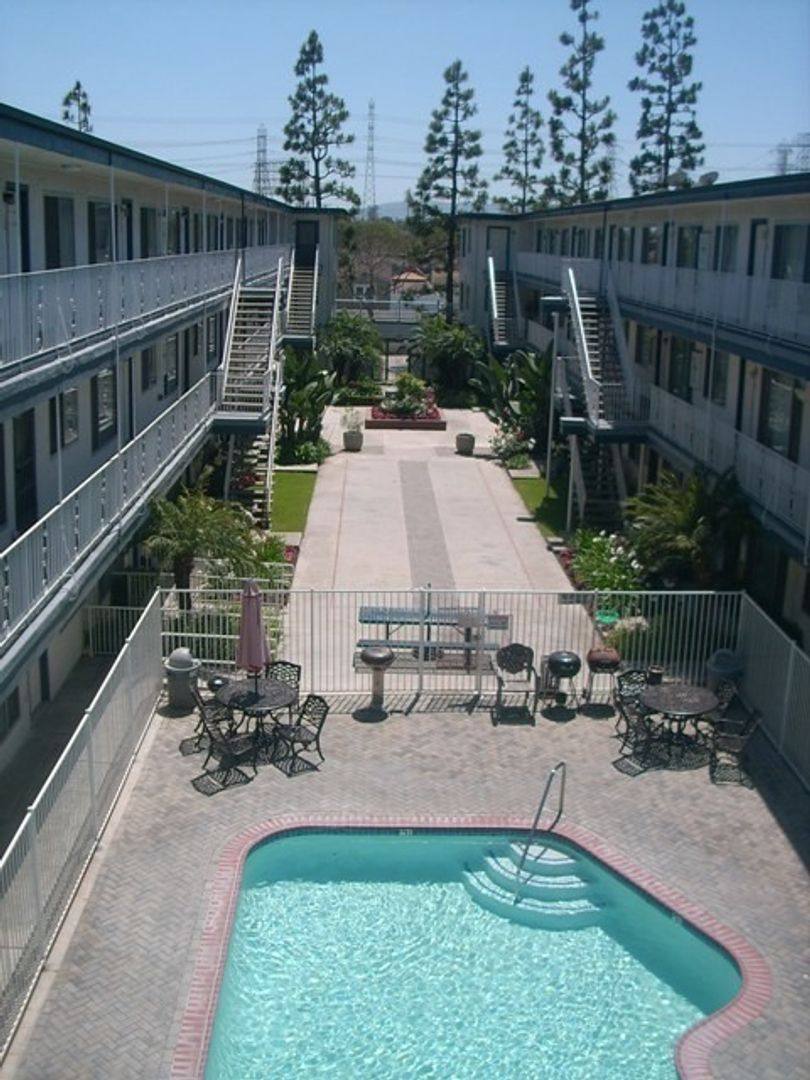 Apartment for rent at 3335 Artesia Blvd, Torrance, CA 90504