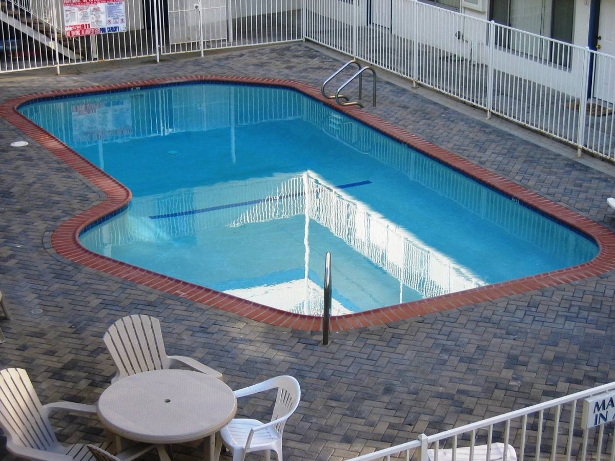 Apartment for rent at 3335 Artesia Blvd, Torrance, CA 90504