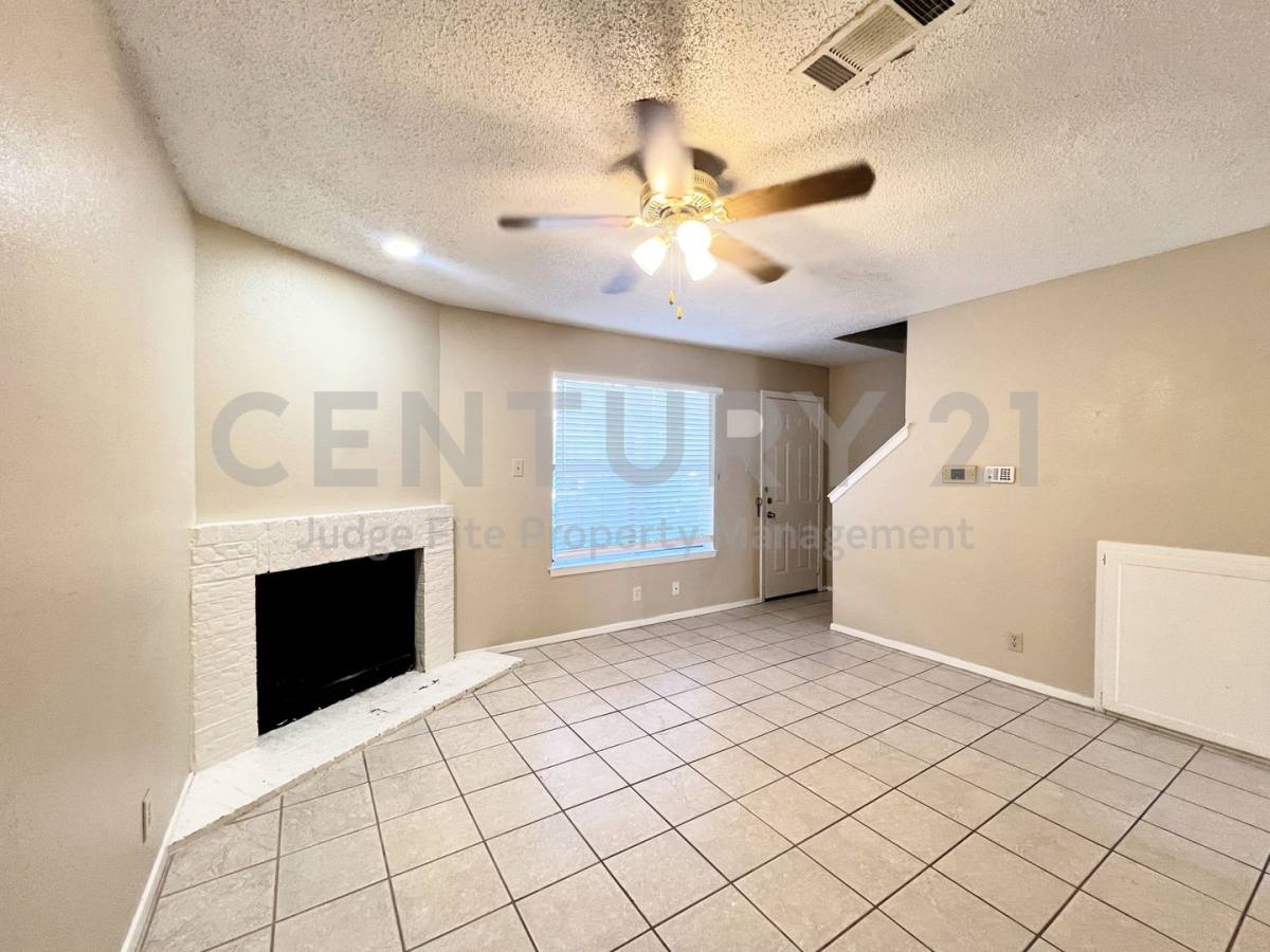Condo for rent at 929 W Hickory St, Denton, TX 76201