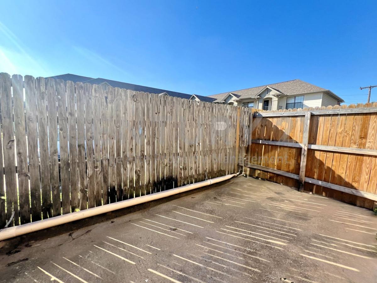 Condo for rent at 929 W Hickory St, Denton, TX 76201