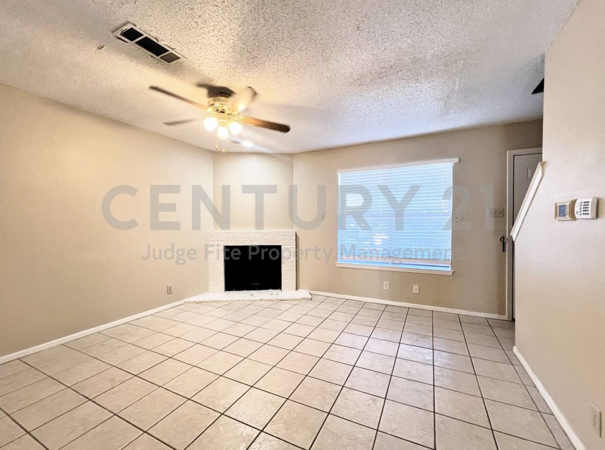 Condo for rent at 929 W Hickory St, Denton, TX 76201