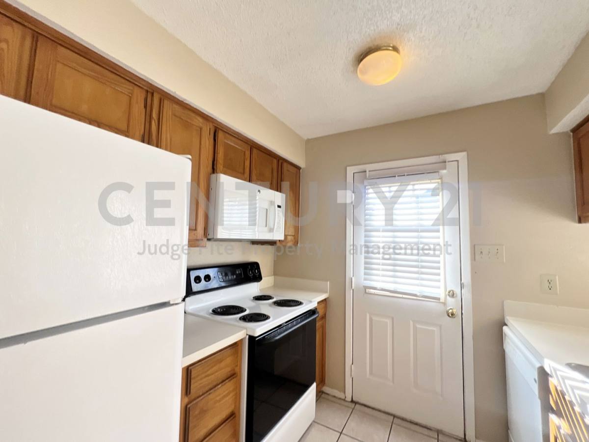 Condo for rent at 929 W Hickory St, Denton, TX 76201
