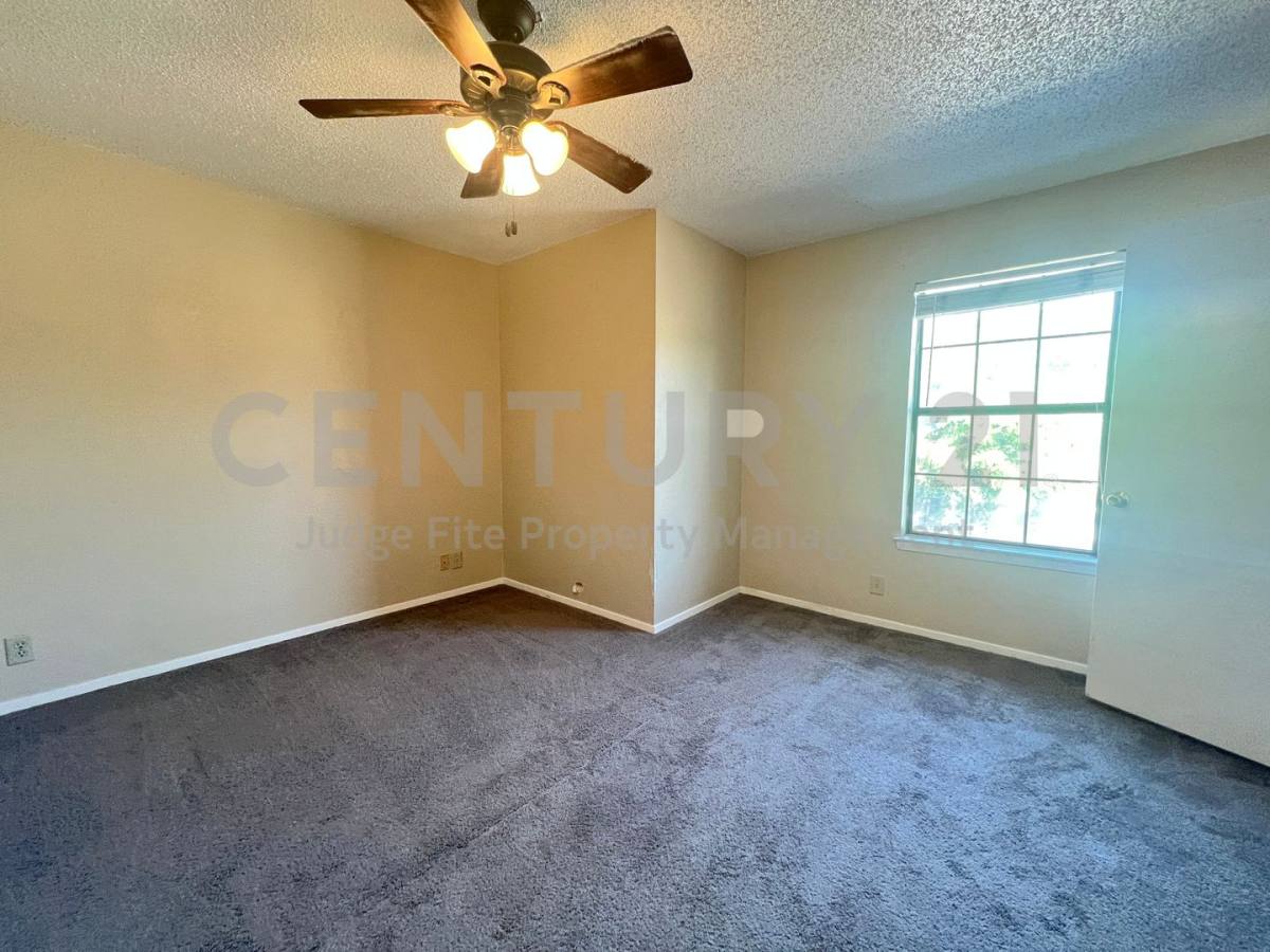 Condo for rent at 929 W Hickory St, Denton, TX 76201