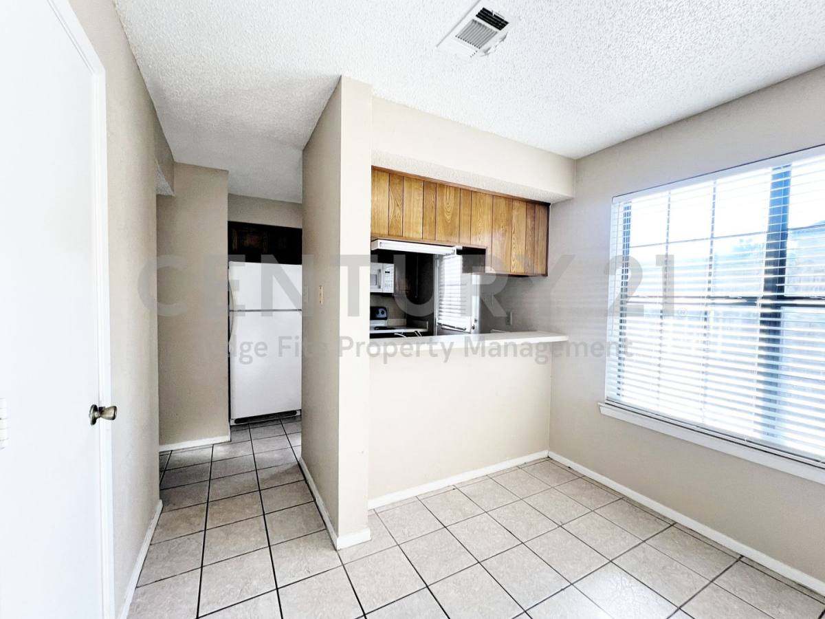 Condo for rent at 929 W Hickory St, Denton, TX 76201