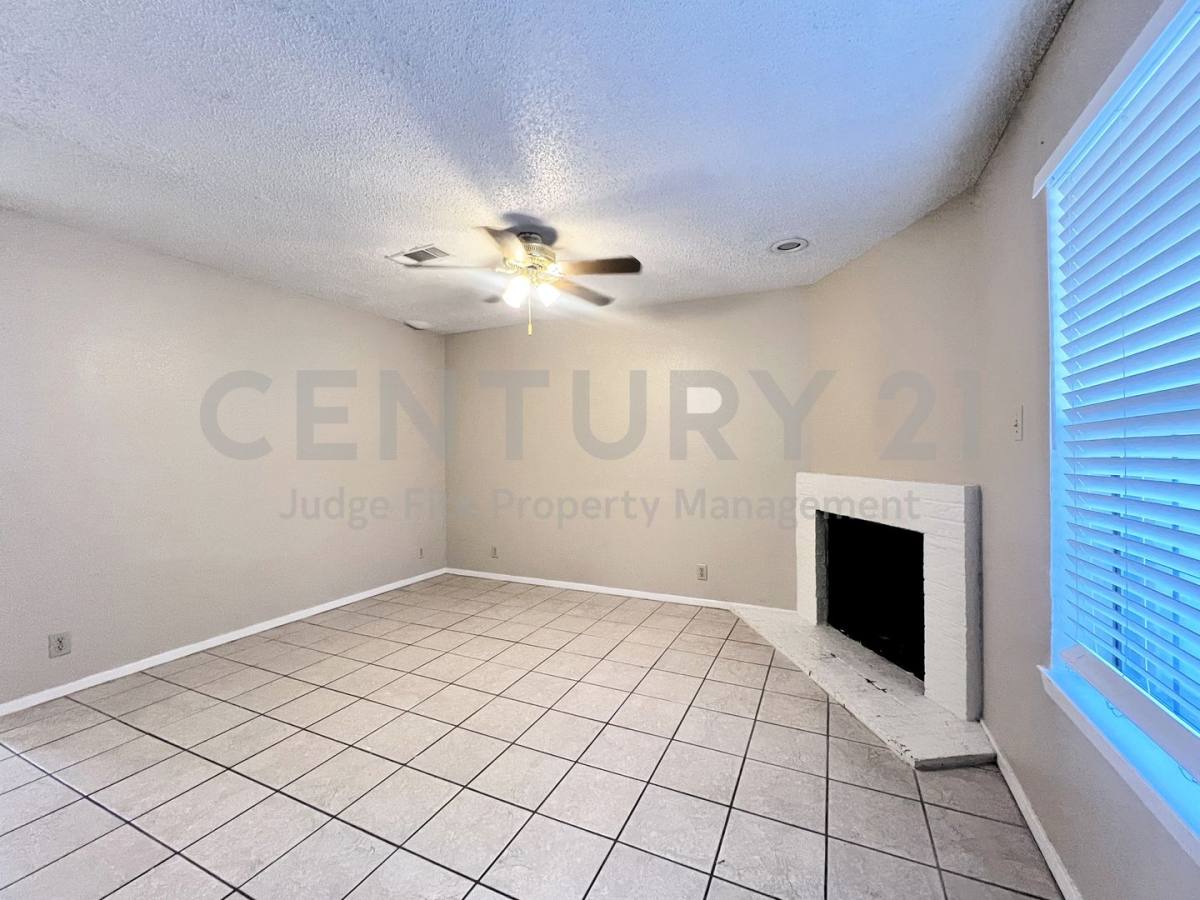 Condo for rent at 929 W Hickory St, Denton, TX 76201