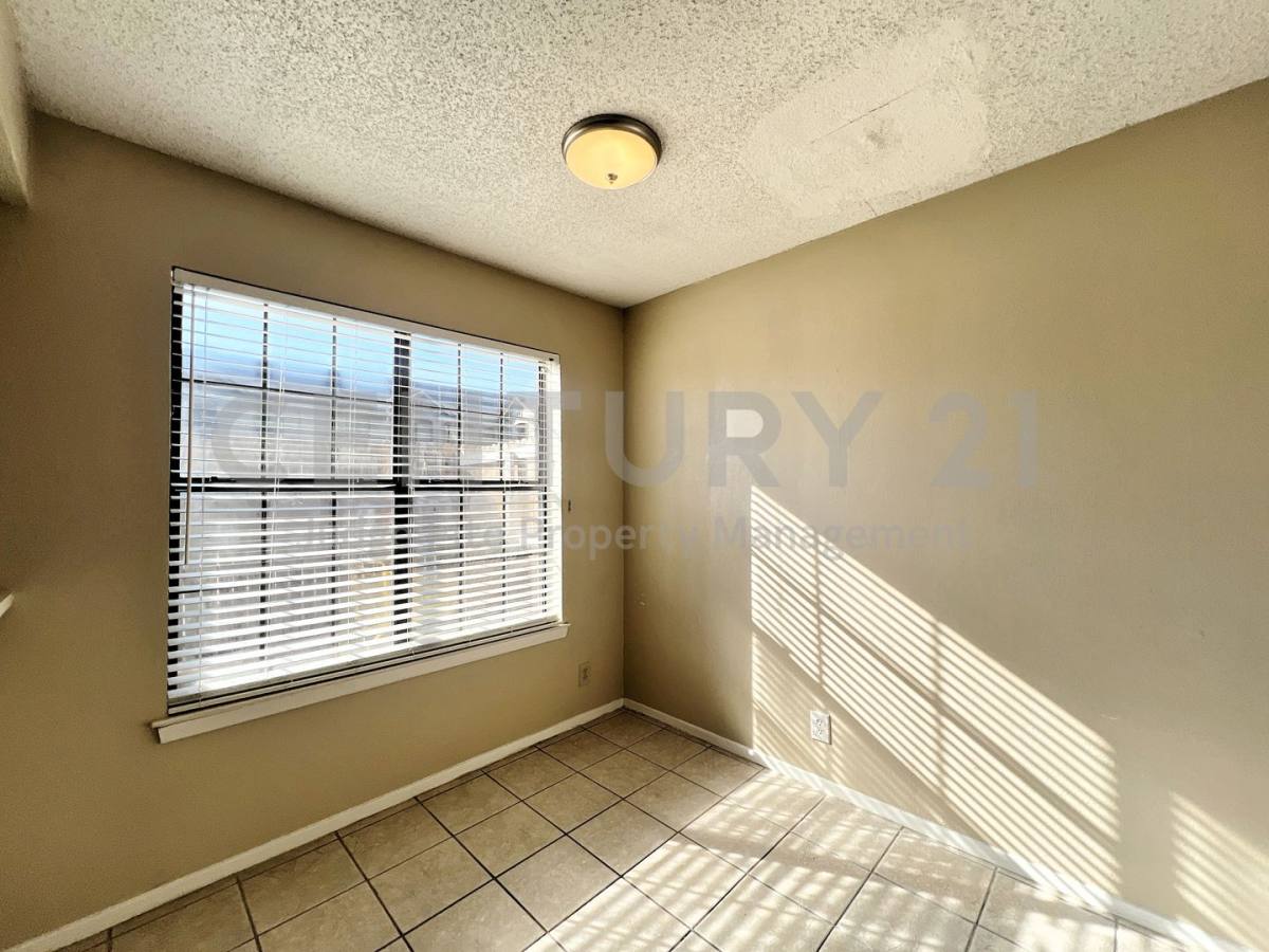 Condo for rent at 929 W Hickory St, Denton, TX 76201