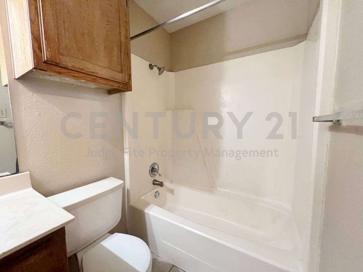 Condo for rent at 929 W Hickory St, Denton, TX 76201