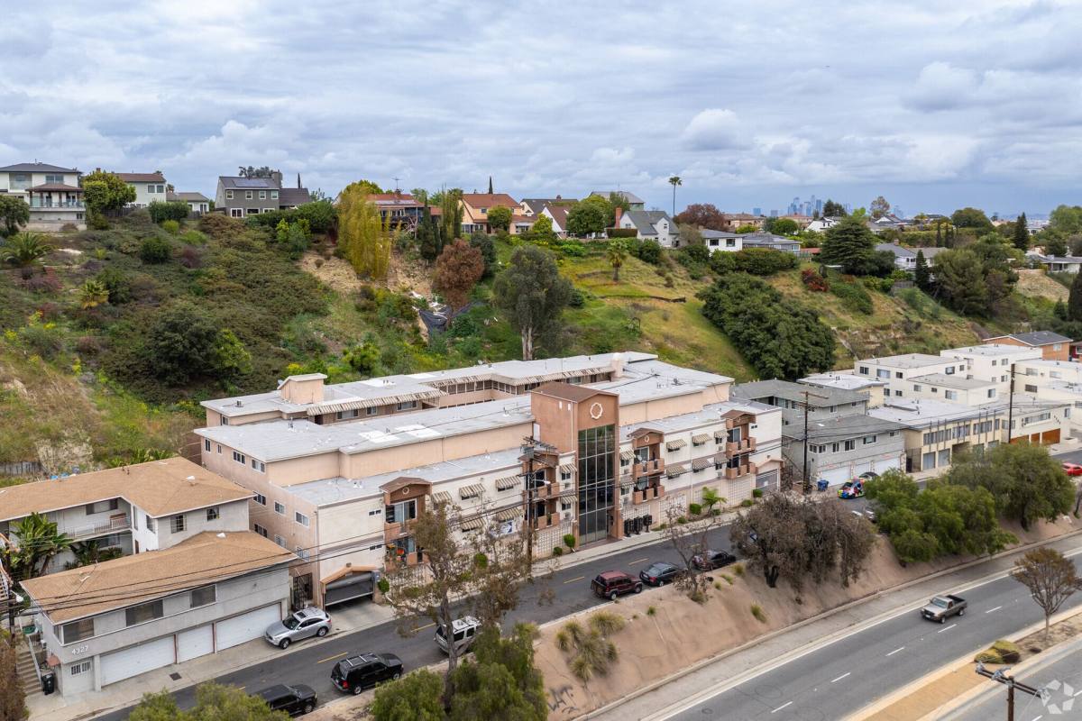 Apartment for rent at 4315 Don Tomaso Dr, Los Angeles, CA 90008