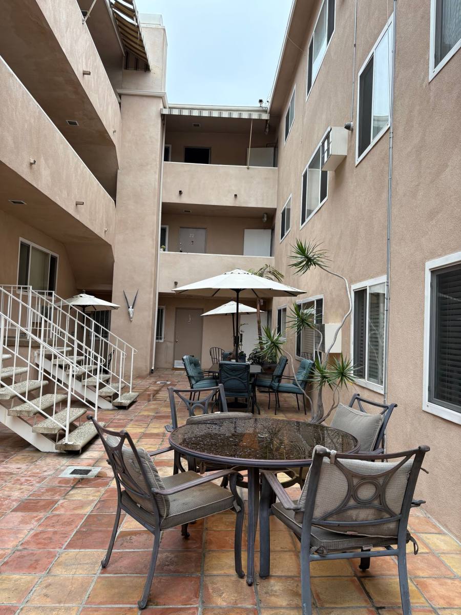 Apartment for rent at 4315 Don Tomaso Dr, Los Angeles, CA 90008