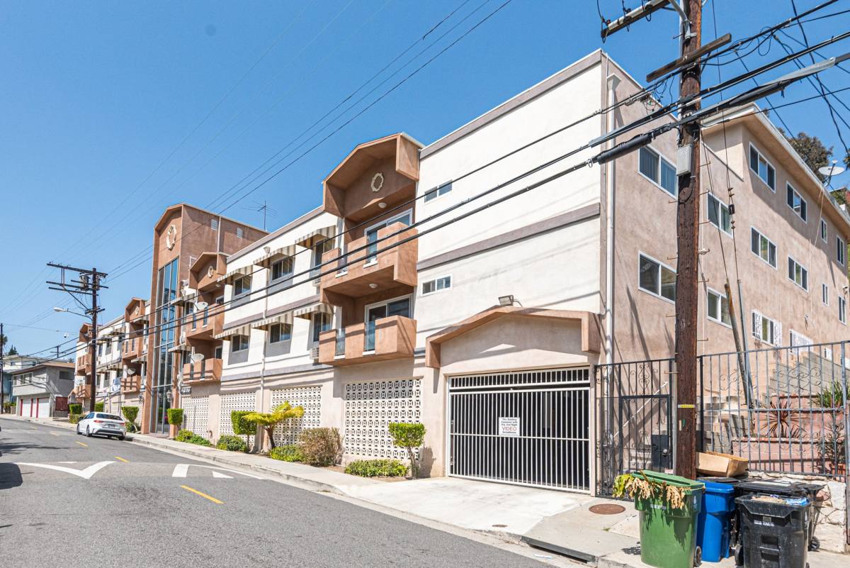Apartment for rent at 4315 Don Tomaso Dr, Los Angeles, CA 90008