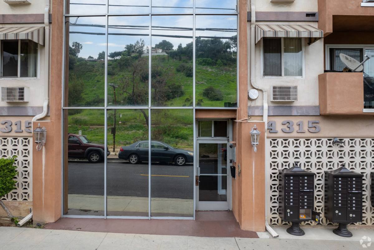 Apartment for rent at 4315 Don Tomaso Dr, Los Angeles, CA 90008
