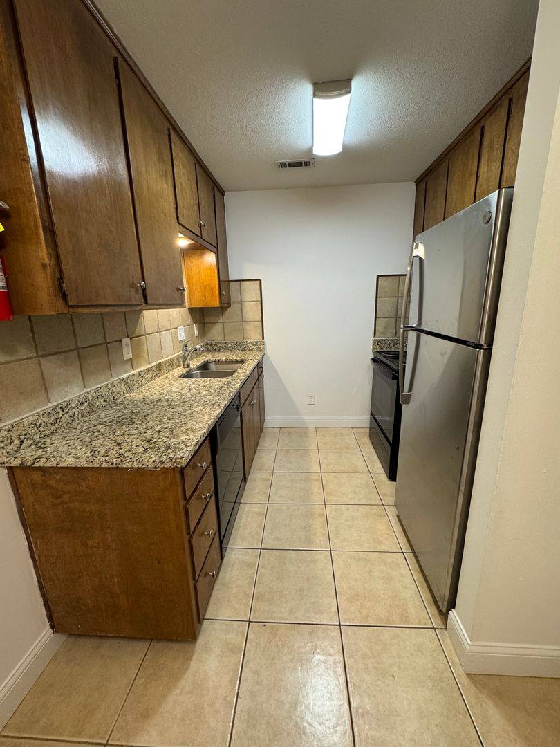 Apartment for rent at 901 Illinois, Lawrence, KS 66044