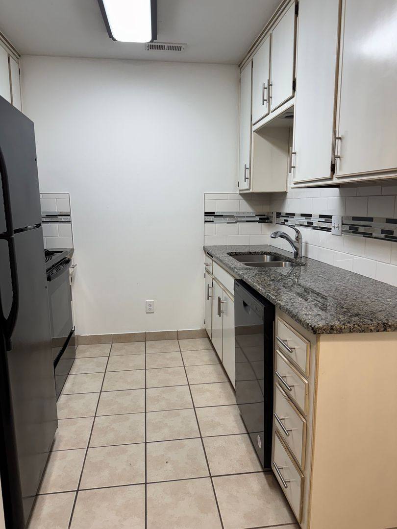 Apartment for rent at 901 Illinois, Lawrence, KS 66044