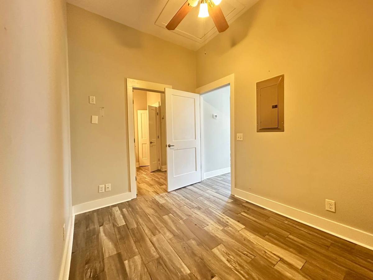 Apartment for rent at 7 Pearl St, Savannah, GA 31405