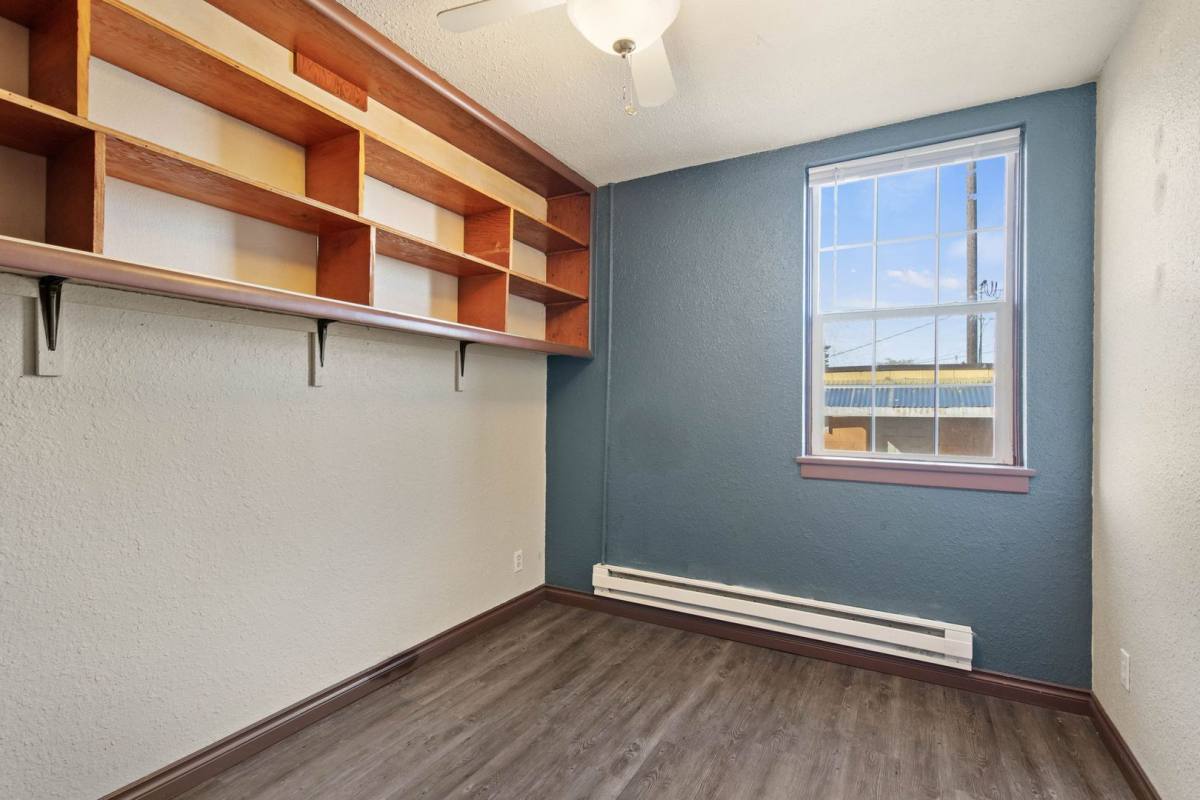 Apartment for rent at 916 W Augusta Ave, Spokane, WA 99205