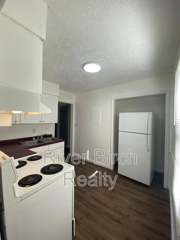 Apartment for rent at 1600 S 6th St #1, Springfield, IL 62703