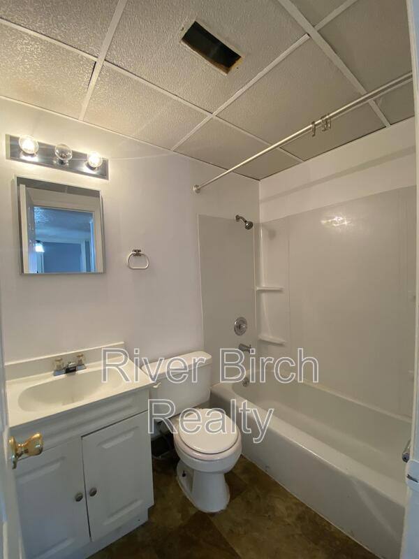 Apartment for rent at 1600 S 6th St #1, Springfield, IL 62703