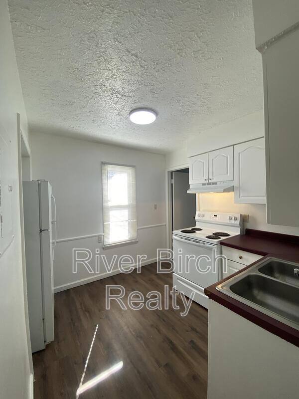 Apartment for rent at 1600 S 6th St #1, Springfield, IL 62703
