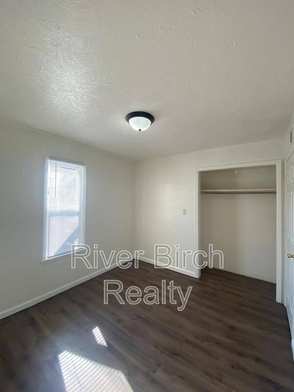 Apartment for rent at 1600 S 6th St #1, Springfield, IL 62703