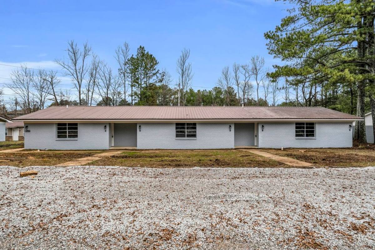 Apartment for rent at 1306 Palmetto Rd, Verona, MS 38879