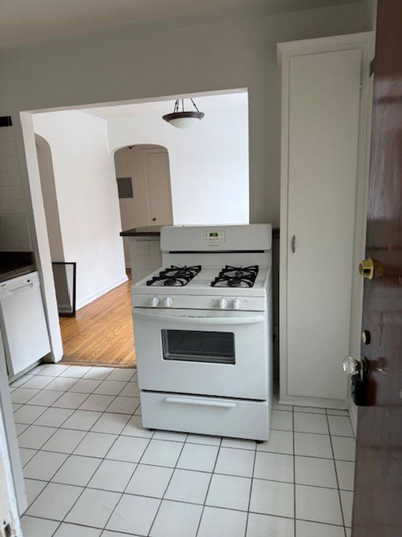 Apartment for rent at 16345 Van Aken Blvd, Cleveland, OH 44120