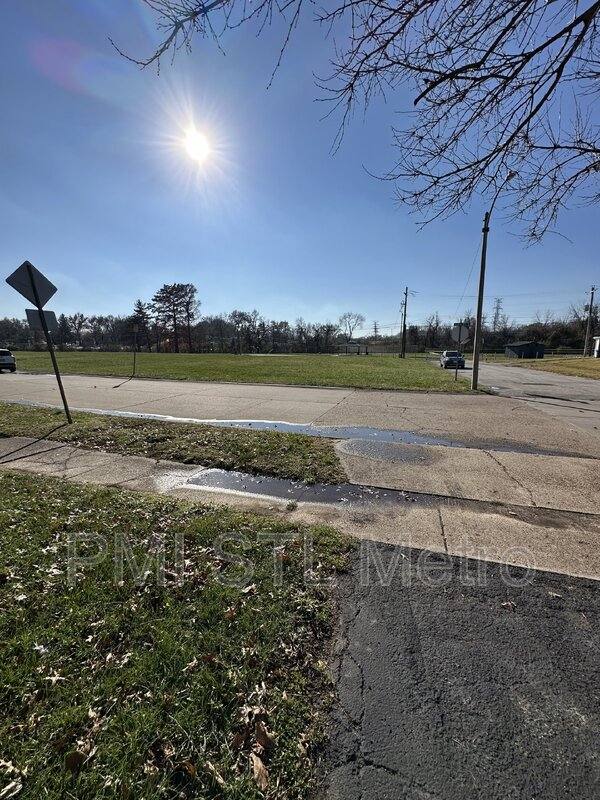 House for rent at 8439 Alder Ave, Saint Louis, MO 63134
