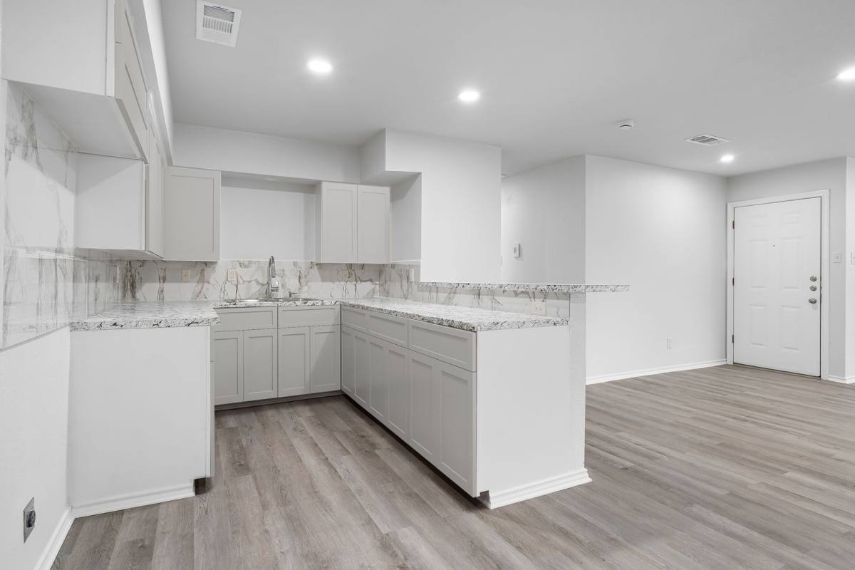 Apartment for rent at 718-728 Skyline, Duncanville, TX 75116