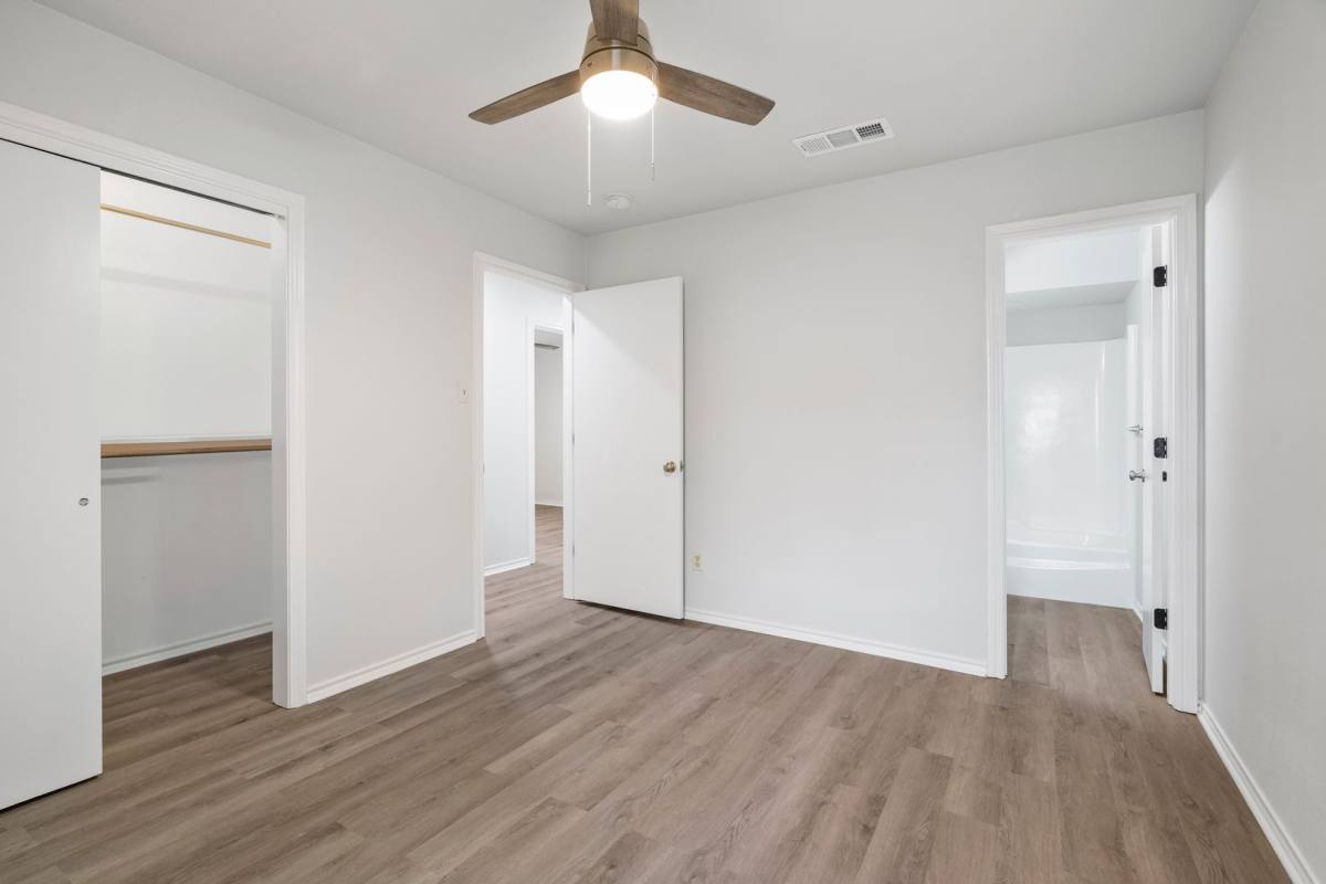 Apartment for rent at 718-728 Skyline, Duncanville, TX 75116