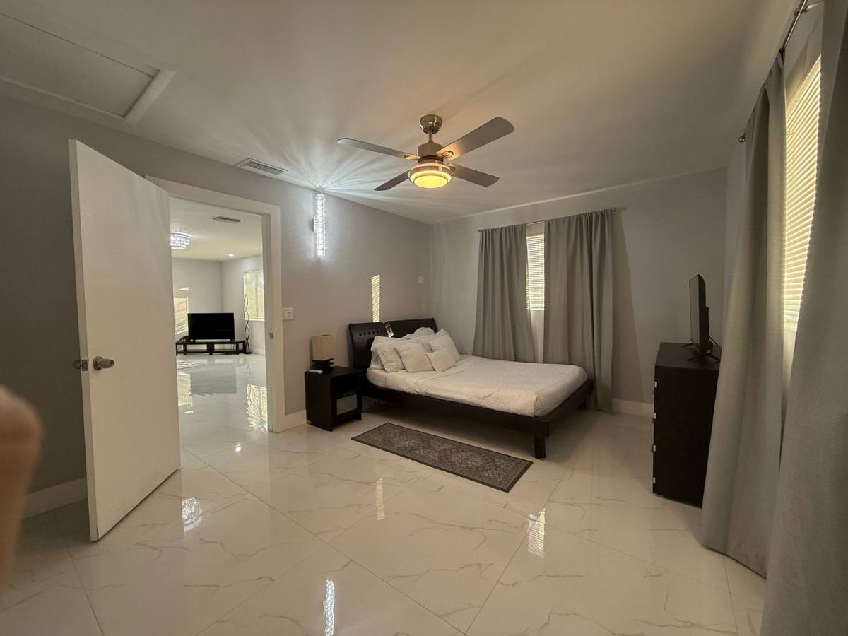 House for rent at 255 Glouchester St, Boca Raton, FL 33487