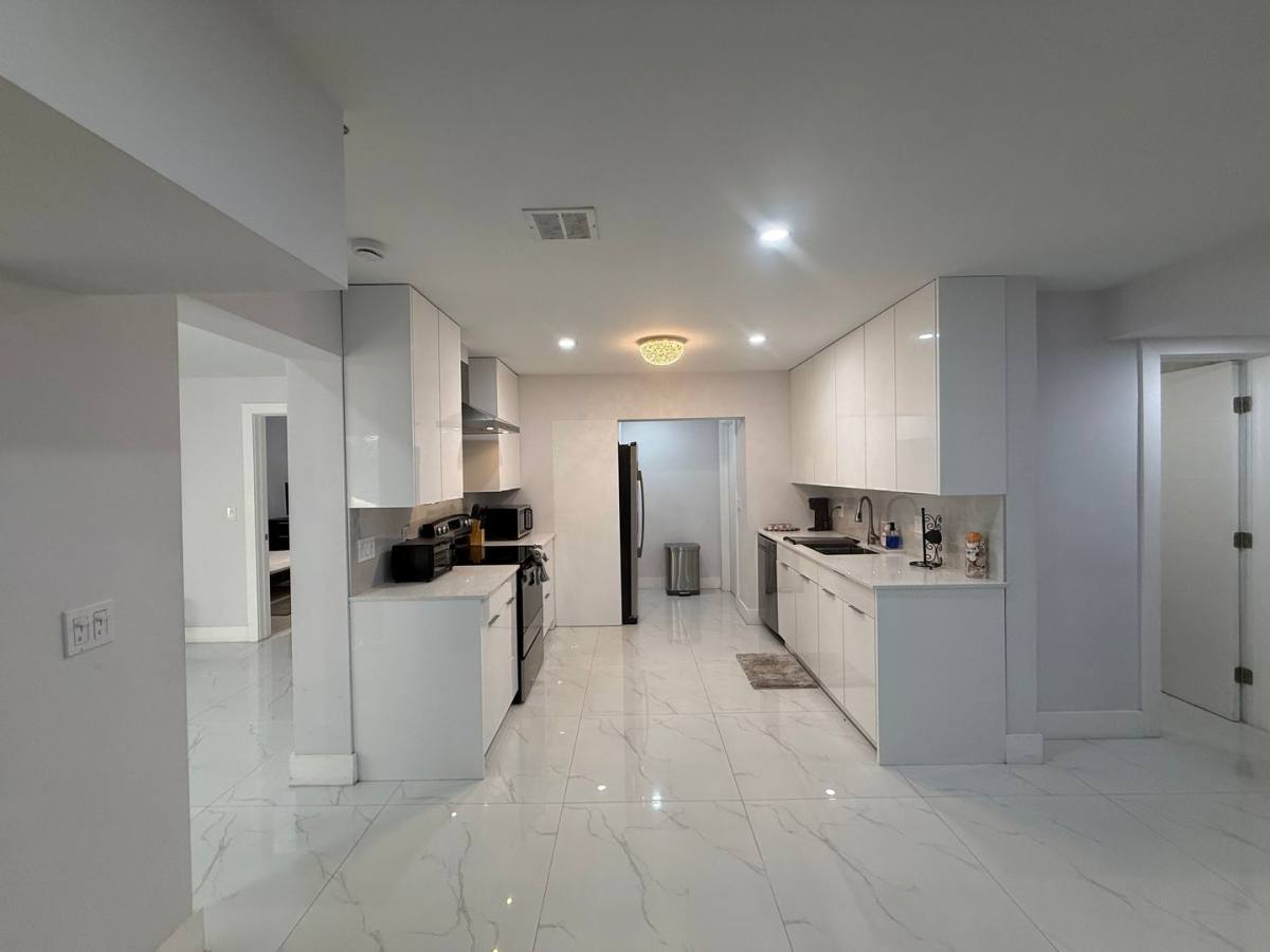 House for rent at 255 Glouchester St, Boca Raton, FL 33487