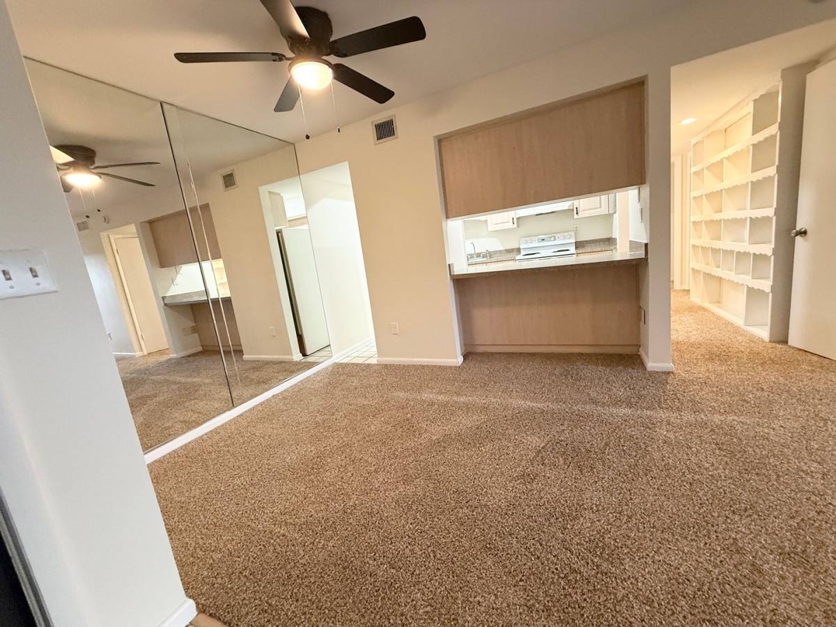Condo for rent at 775 N Village Lake Dr, Saint Petersburg, FL 33716
