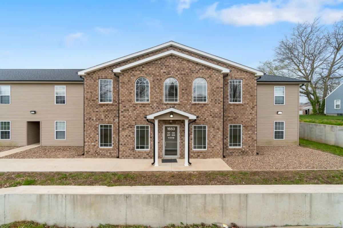 Apartment for rent at 1653 W Independence St, Jackson, MO 63755