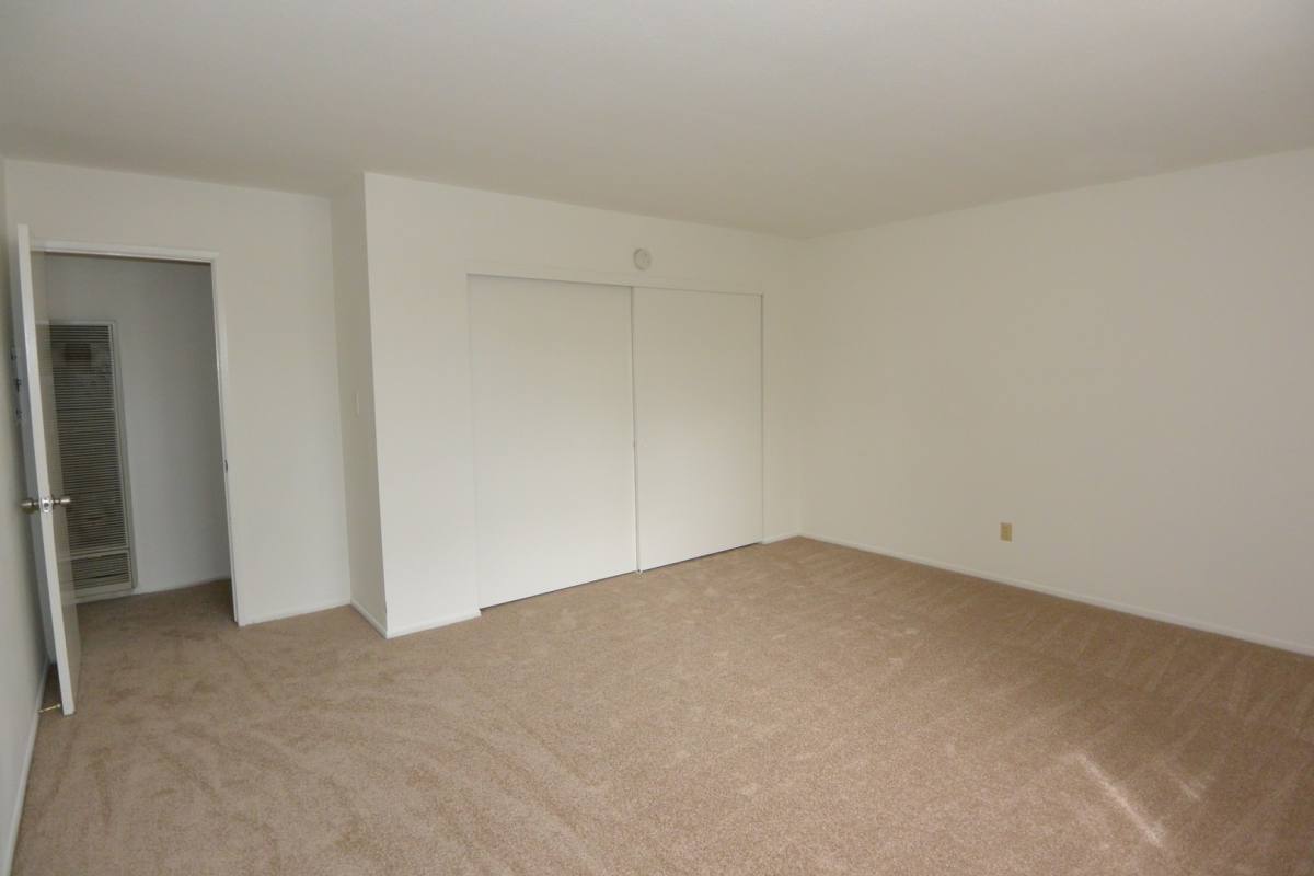 Apartment for rent at 7941 Holt Dr, Huntington Beach, CA 92647