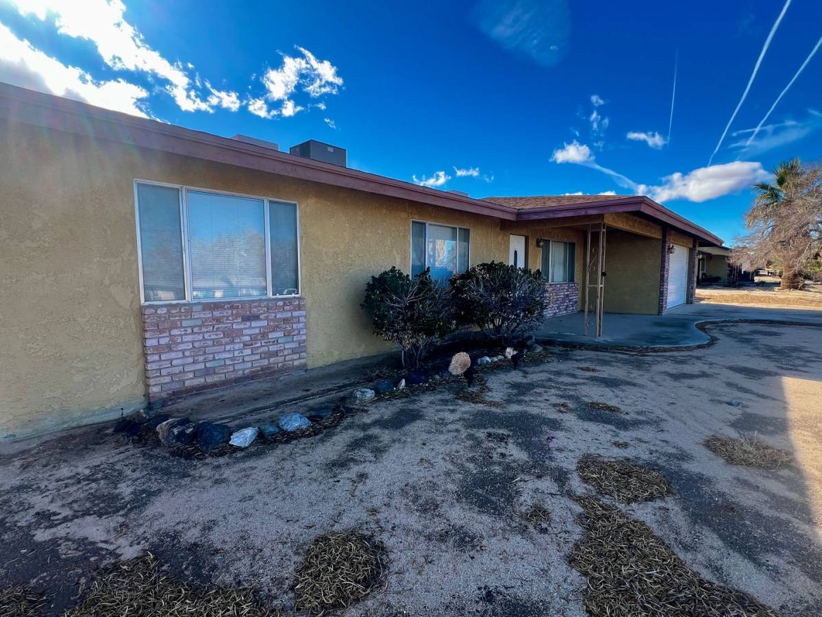 House for rent at 74071 Playa Vista Dr, Twentynine Palms, CA 92277